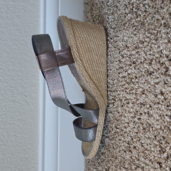 Andre Assous sz 8.5 Pewter Paloma Sandals - Picture 4 of 14